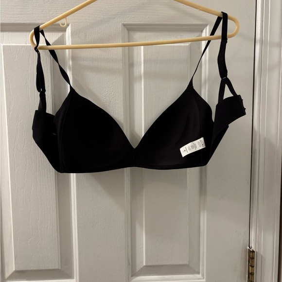 Lululemon clasp bra 
Size 34C - Picture 2 of 8